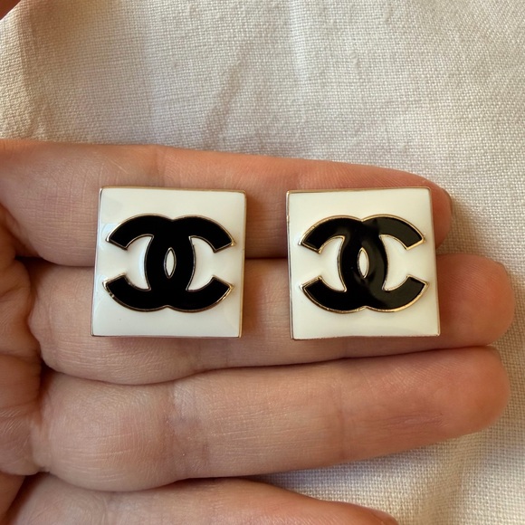 🤍Chanel Vintage CC Square Stud Earrings 🖤 - Picture 7 of 12